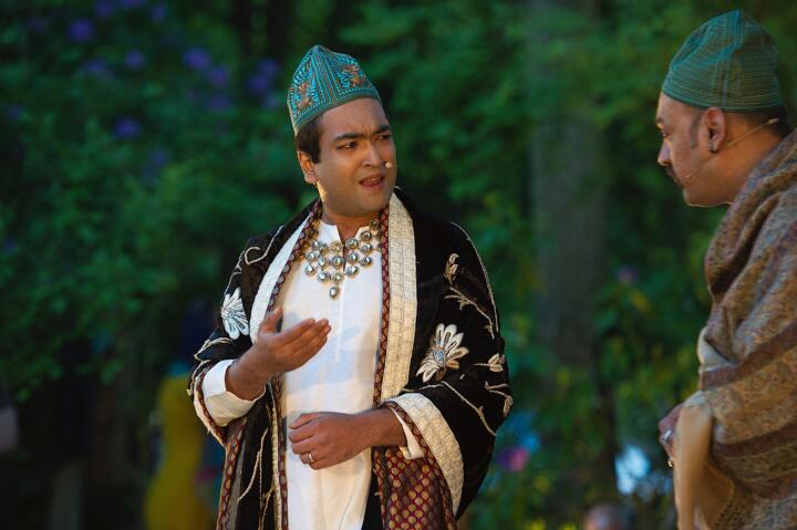 Theatre artists as poets in Umrao Jaan at Hyver Hall 2015, credit Simon Richardson