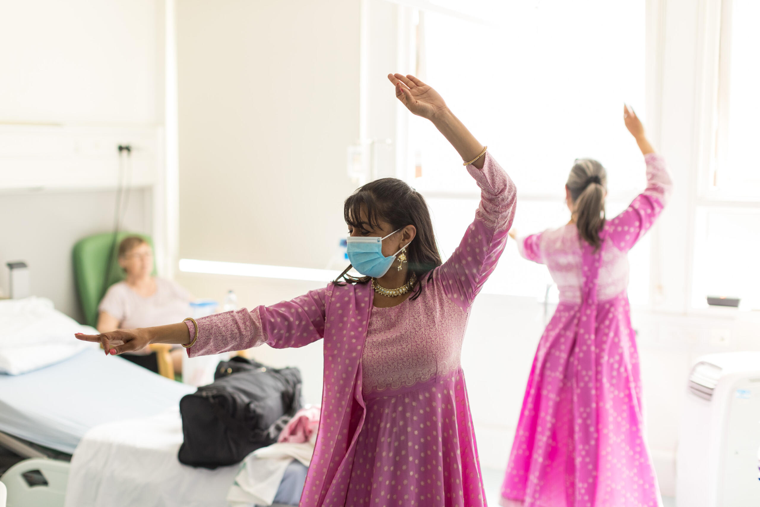 Classical indian dancers from Akademi Dance treat patients to intimate performances